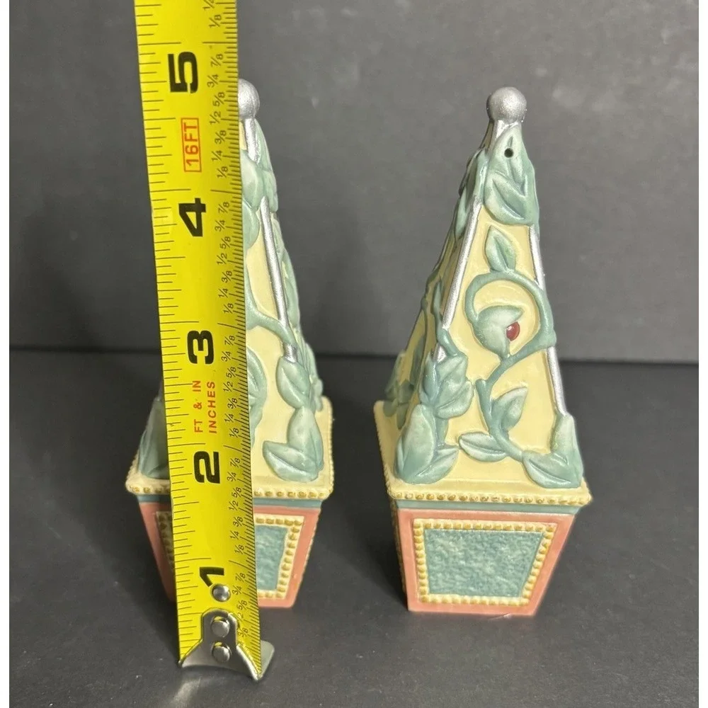 Pfaltzgraff French Quarter Sculpted Salt and Pepper Shakers Set 4 1/2